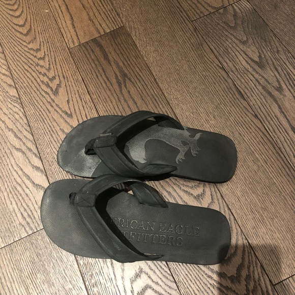 American eagle outfitter black flip flops - Picture 2 of 3